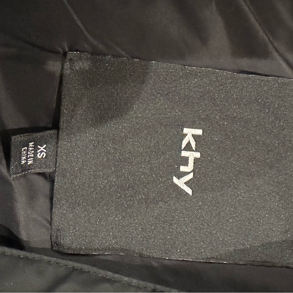 Ivy Black Puffer Vest for Women - Picture 8 of 8